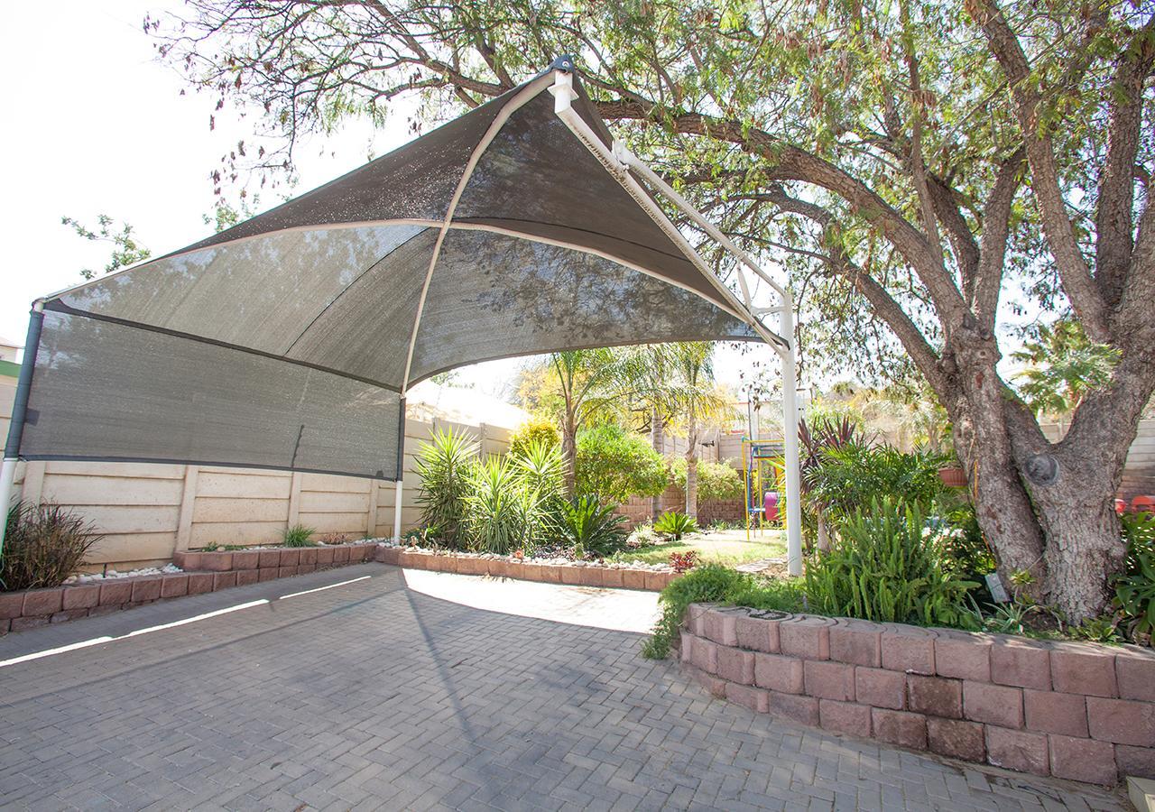 Rnb'S Studio Apartment Windhoek Exterior photo
