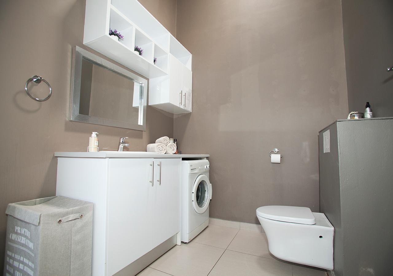 Rnb'S Studio Apartment Windhoek Exterior photo