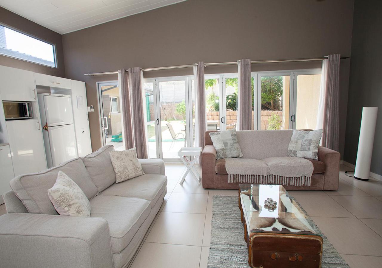 Rnb'S Studio Apartment Windhoek Exterior photo