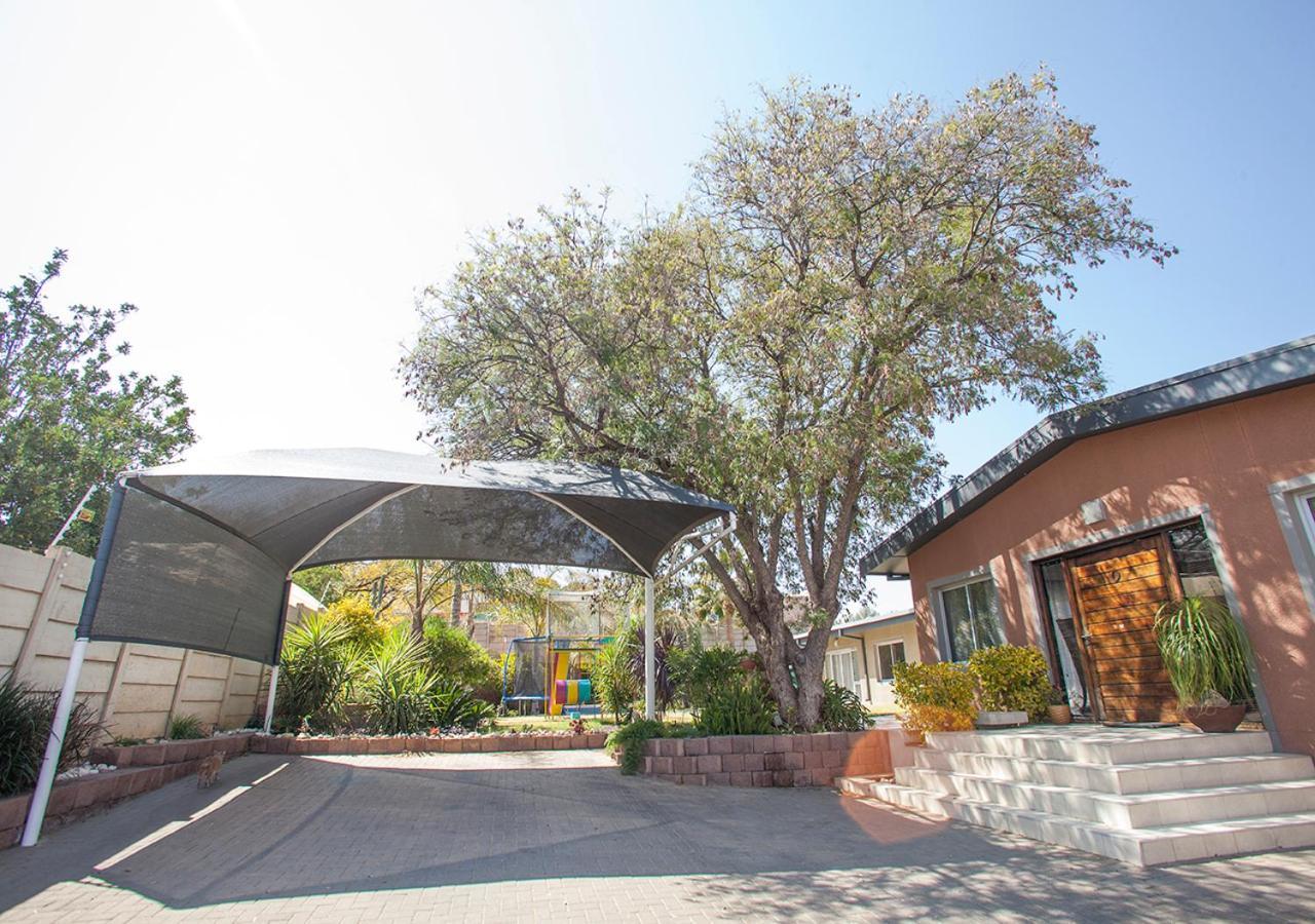 Rnb'S Studio Apartment Windhoek Exterior photo